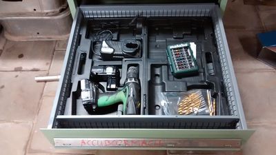 Cordless drill, battery, charger and accessories