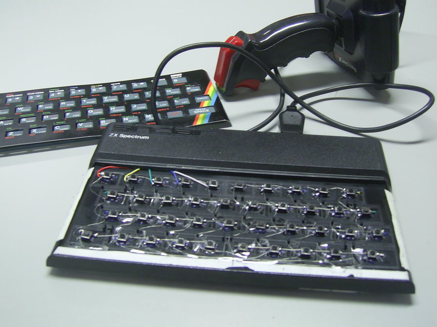 Spectrum keyboard with real keys and joystick interface