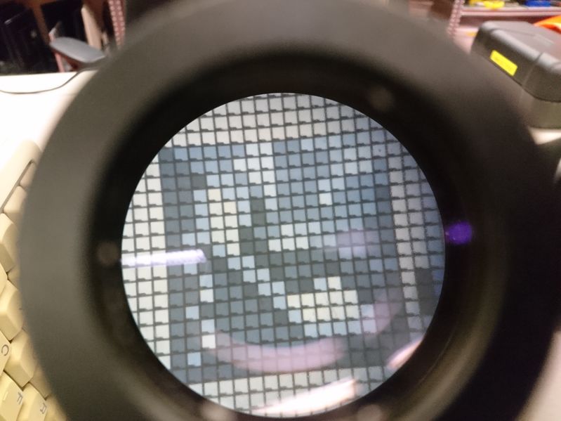 File:Compaq LTE 4-50E display microscope.jpg