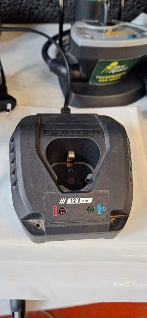 420245 - Parkside 12V Charger.jpg