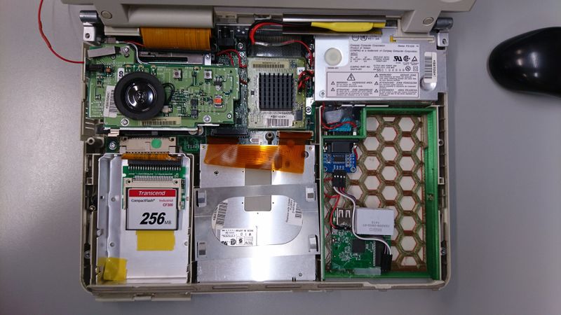 File:Compaq LTE 4-50E inside.JPG